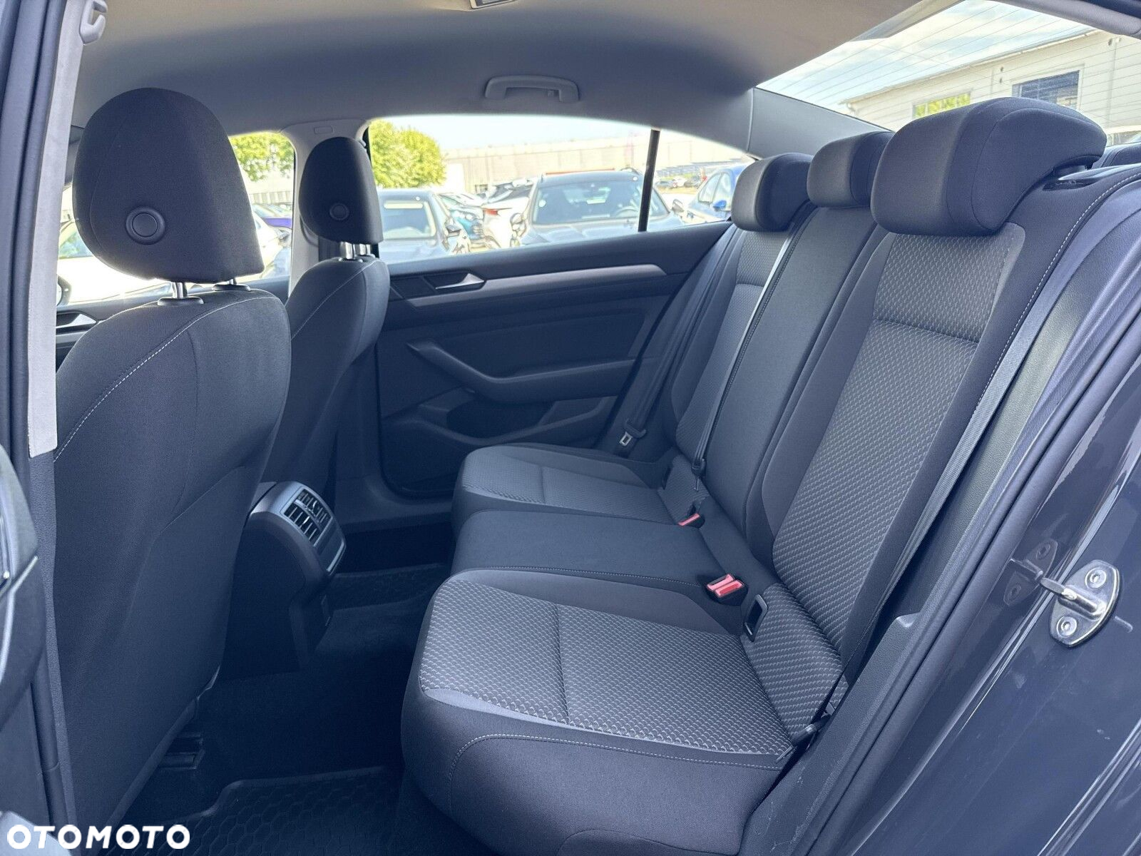 Volkswagen Passat - 10