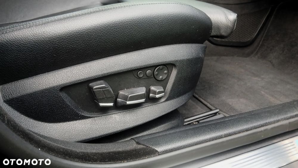 BMW Seria 5 528i Sport-Aut - 15