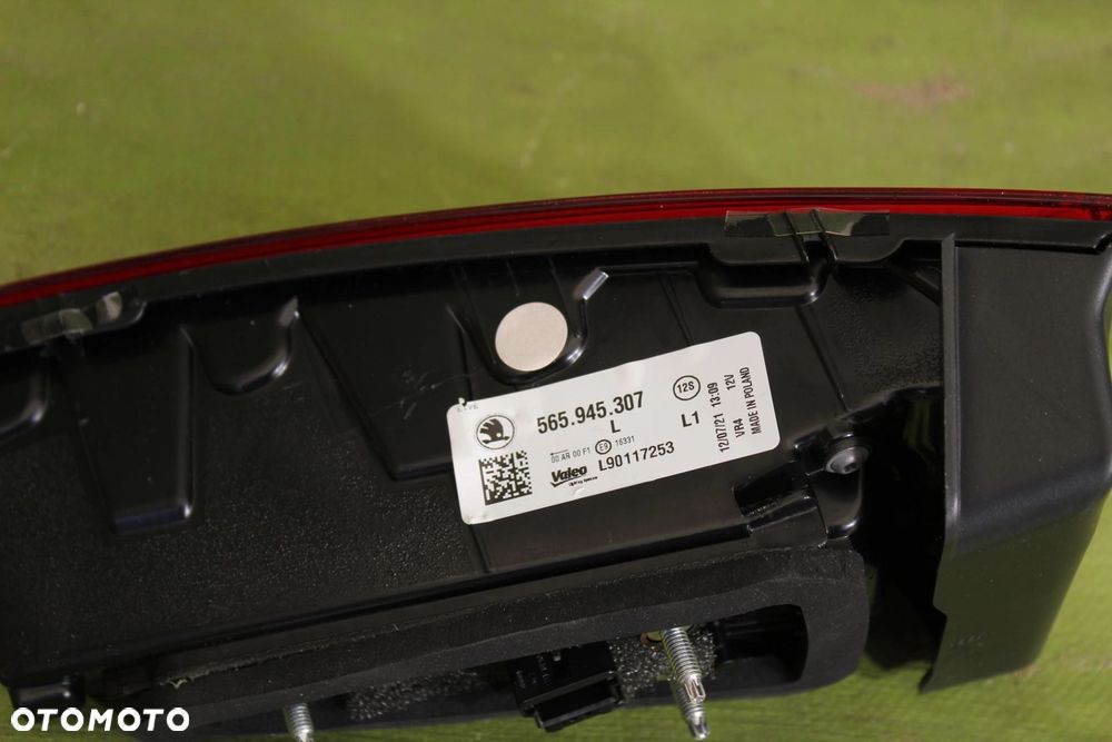 Lampa Skoda Kodiaq 2016-2021r. 565.945.307 tył lewy - 3