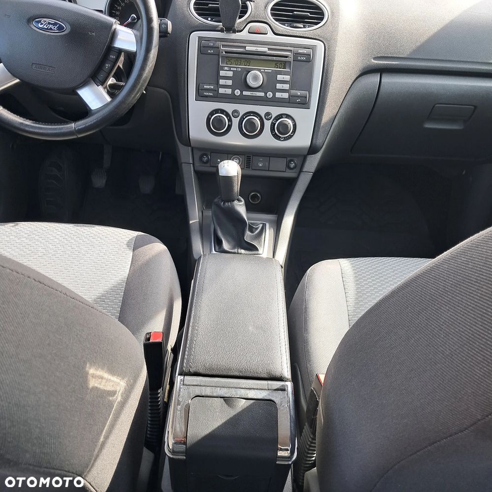 Ford Focus 1.6 16V Ambiente - 22