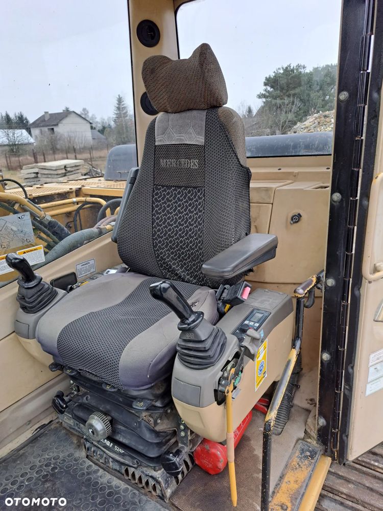 Caterpillar 318BL - 12