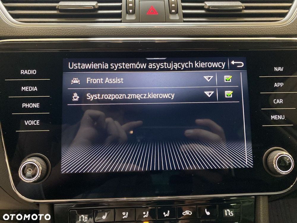 Skoda Superb 2.0 TDI SCR 4x4 Style DSG - 24