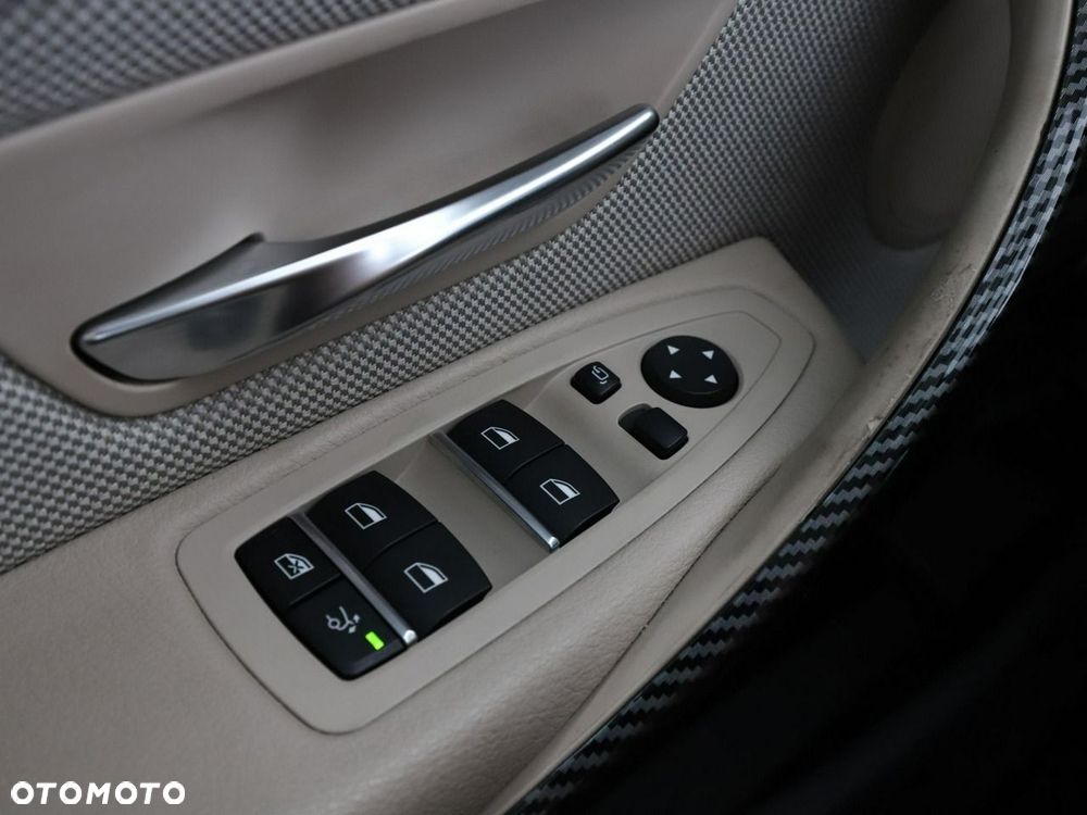BMW Seria 3 320d Sport Line - 35