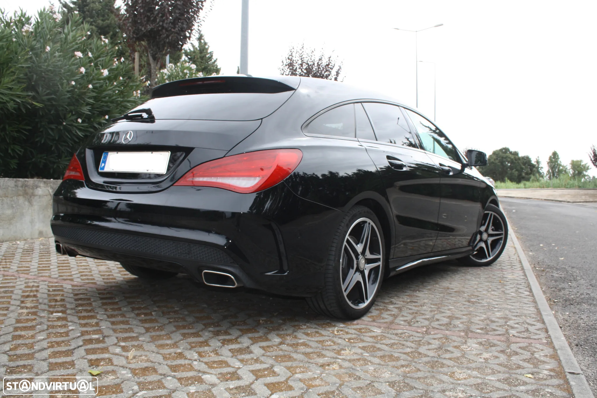 Mercedes-Benz CLA 180 d Shooting Brake AMG Line - 16