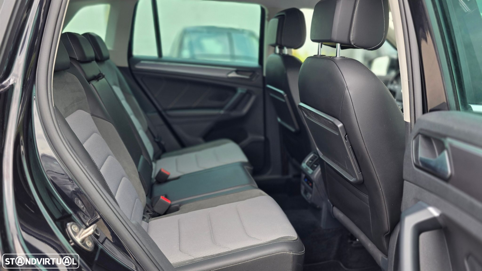 VW Tiguan 2.0 TDI R-Line - 42