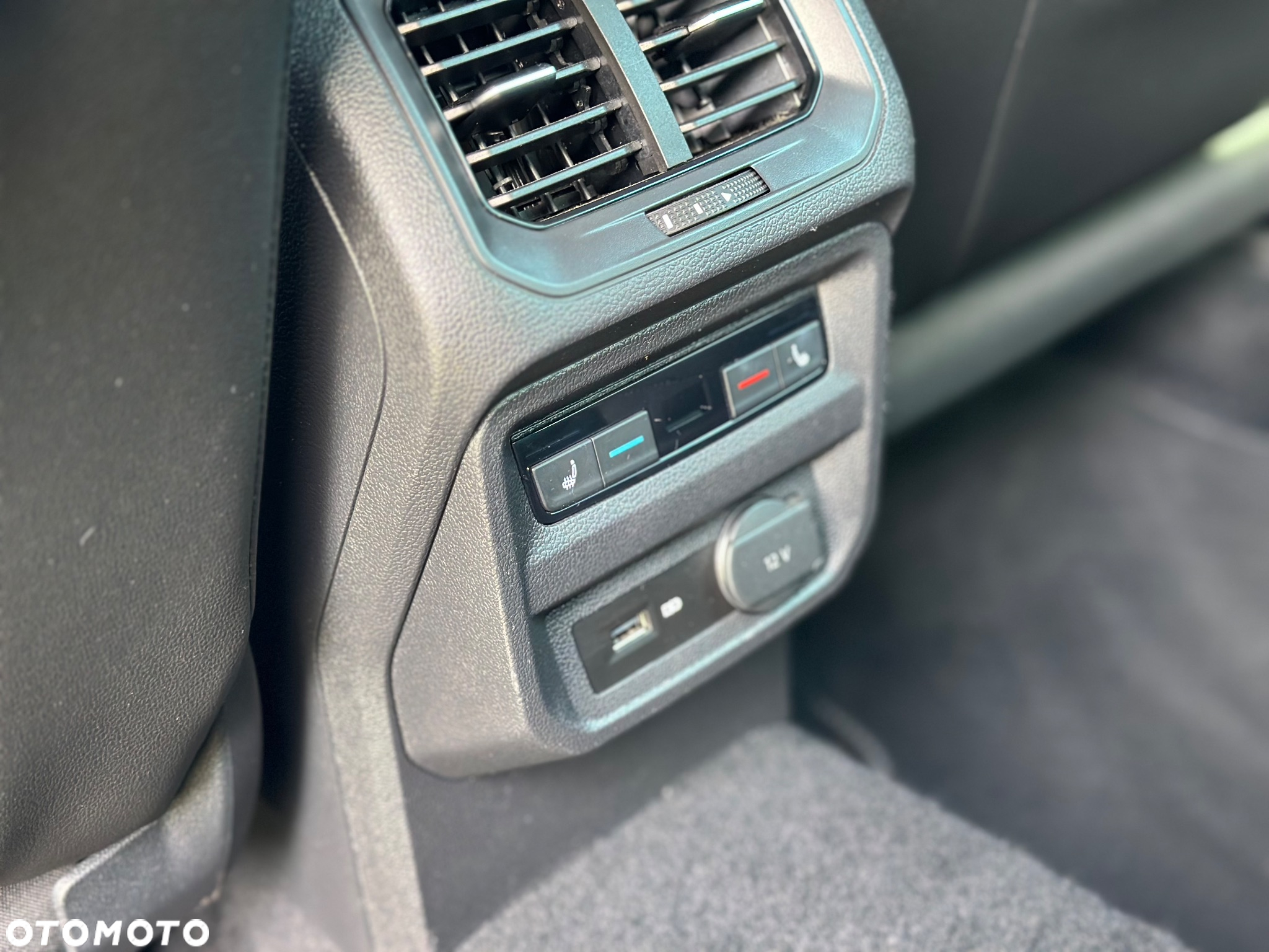 Volkswagen Tiguan - 36