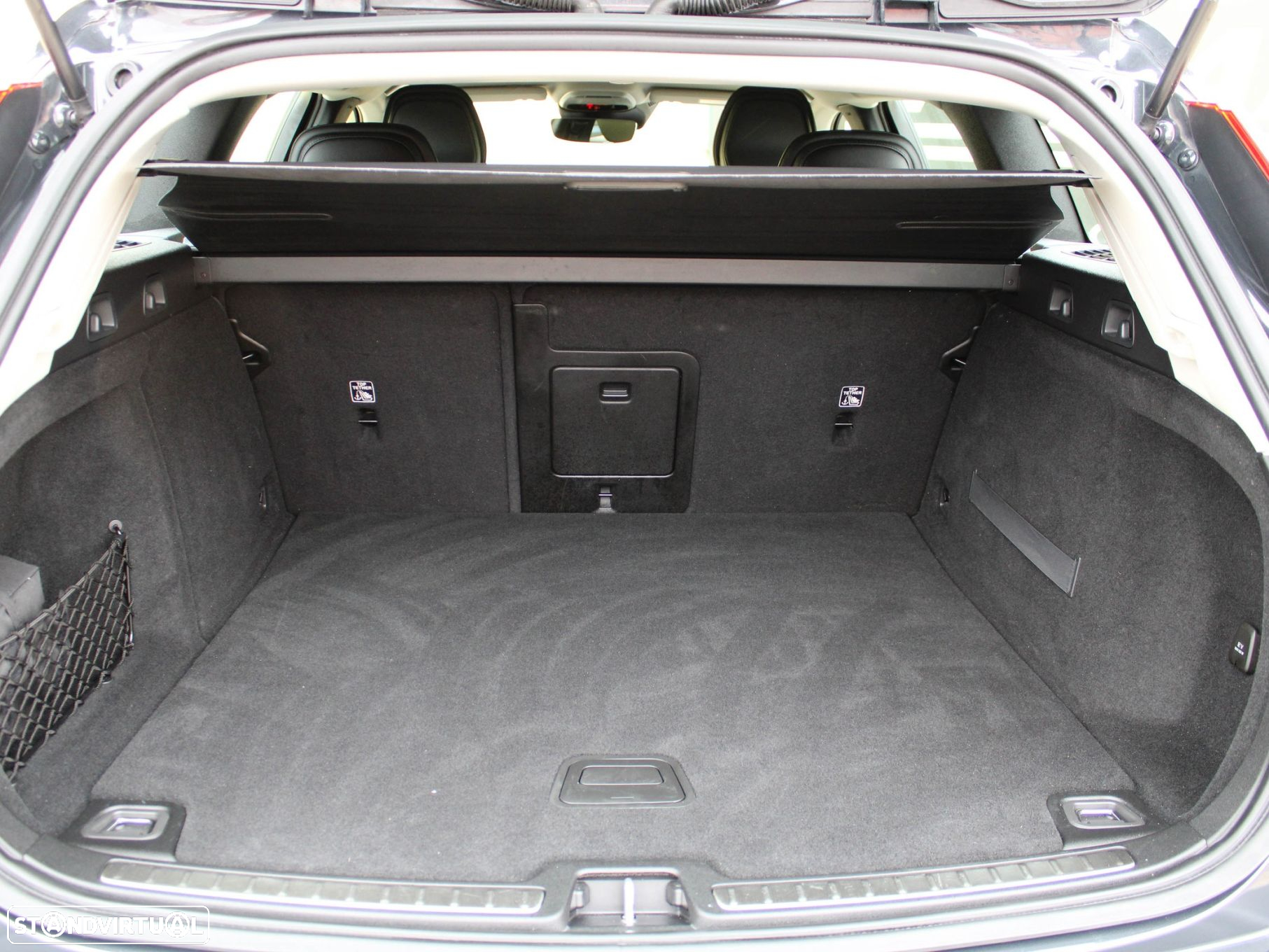 Volvo V60 2.0 D3 Momentum - 51