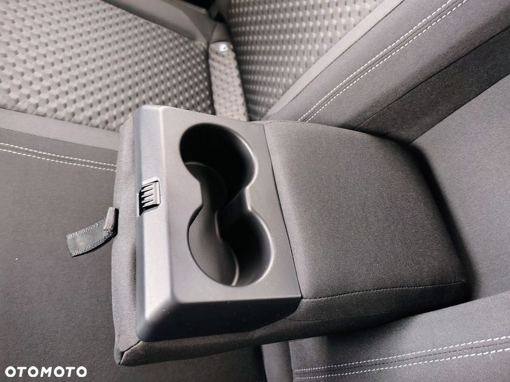 Volkswagen Amarok Life silnik: 2.0 TDI 205 KM / skrzynia biegów: 10-biegowa automatyczna 4MOTION rozstaw osi: 3270 mm - 21