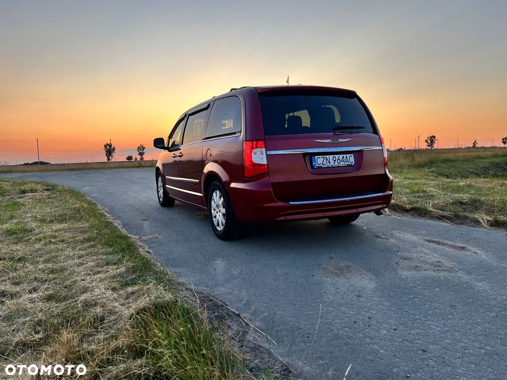 Chrysler Town & Country 3.6 Limited - 7