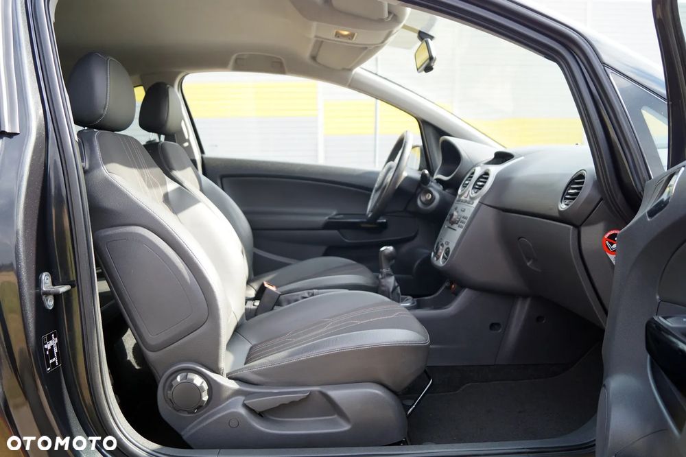 Opel Corsa 1.4 16V Cosmo - 18