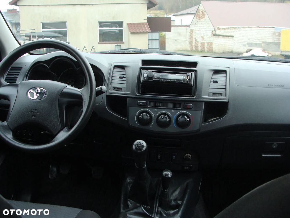 Toyota Hilux 2.5 D-4D DLX - 13
