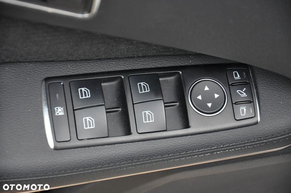 Mercedes-Benz Klasa E 250 CGI BlueEFFICIENCY 7G-TRONIC Elegance - 24