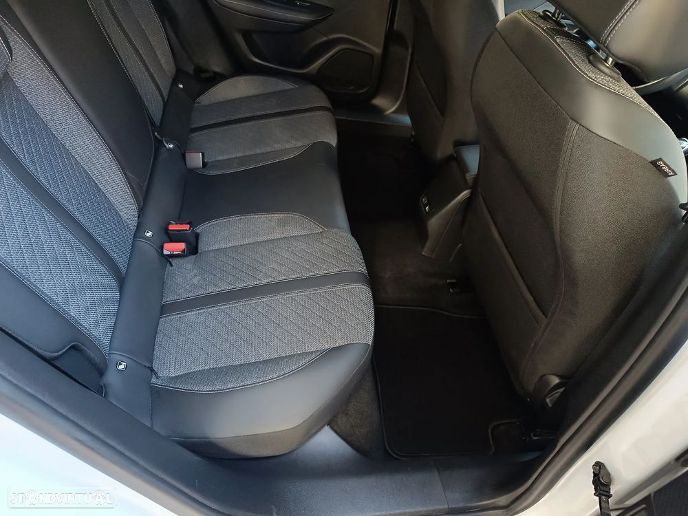 Peugeot 2008 1.2 PureTech Allure Pack - 38