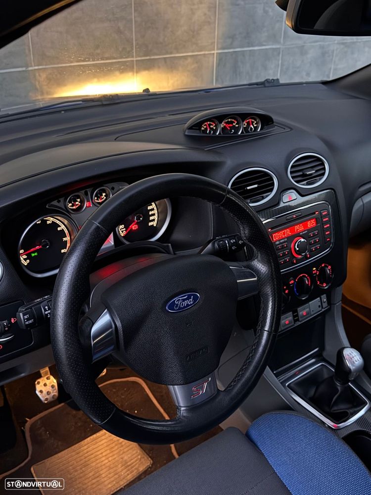 Ford Focus 2.5 VCT ST - 14