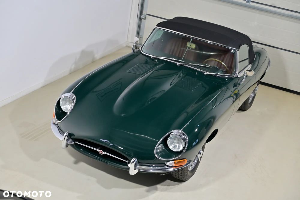 Jaguar E-Type - 1