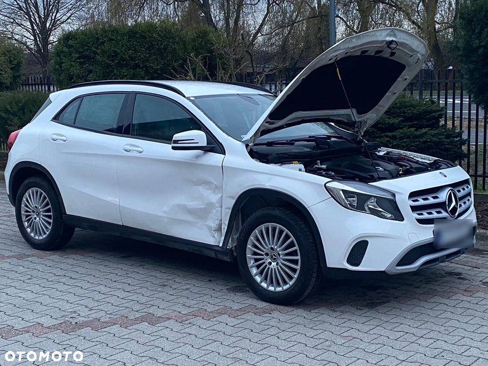 Mercedes-Benz GLA 200 d 7G-DCT - 8