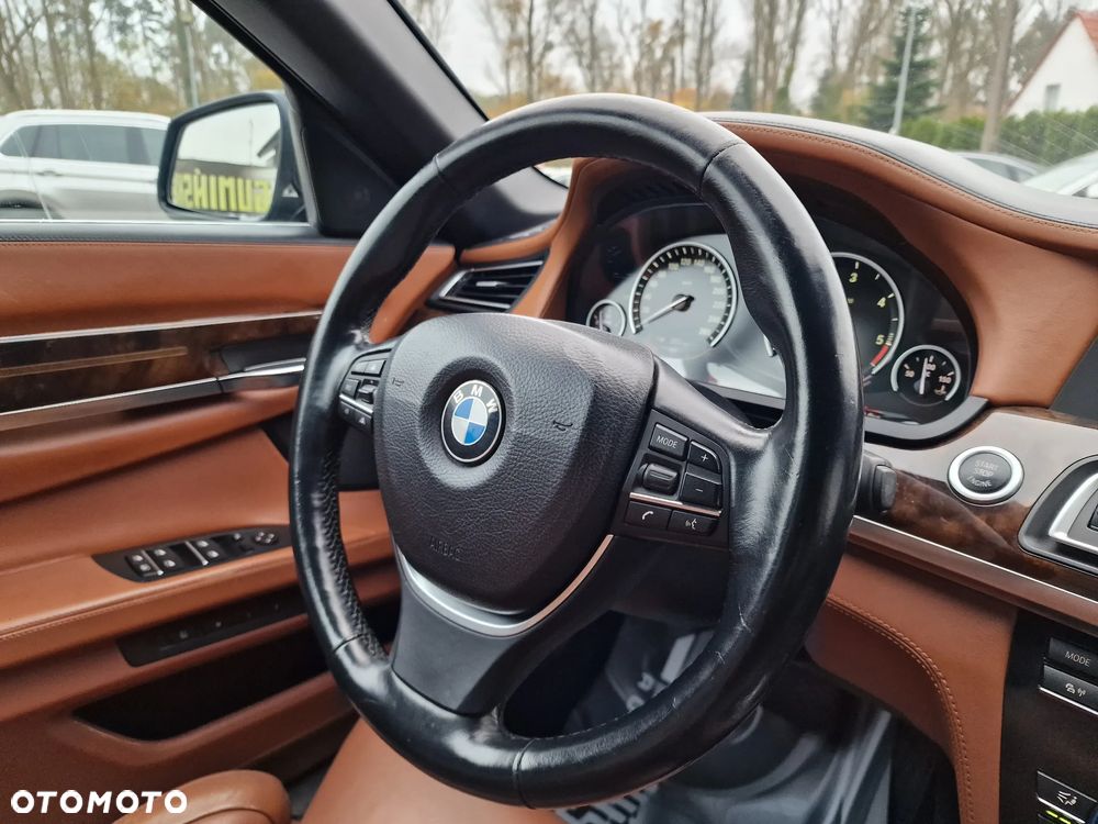 BMW Seria 7 740d xDrive - 33