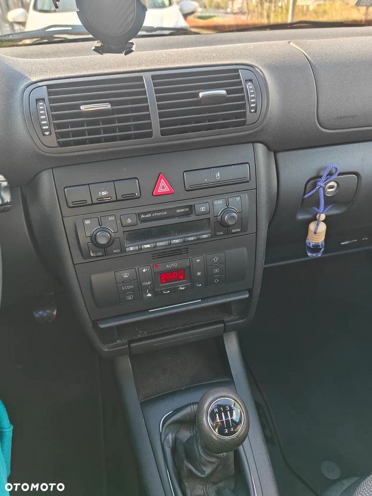 Audi A3 3-drzwiowe 1.6 Ambiente - 10