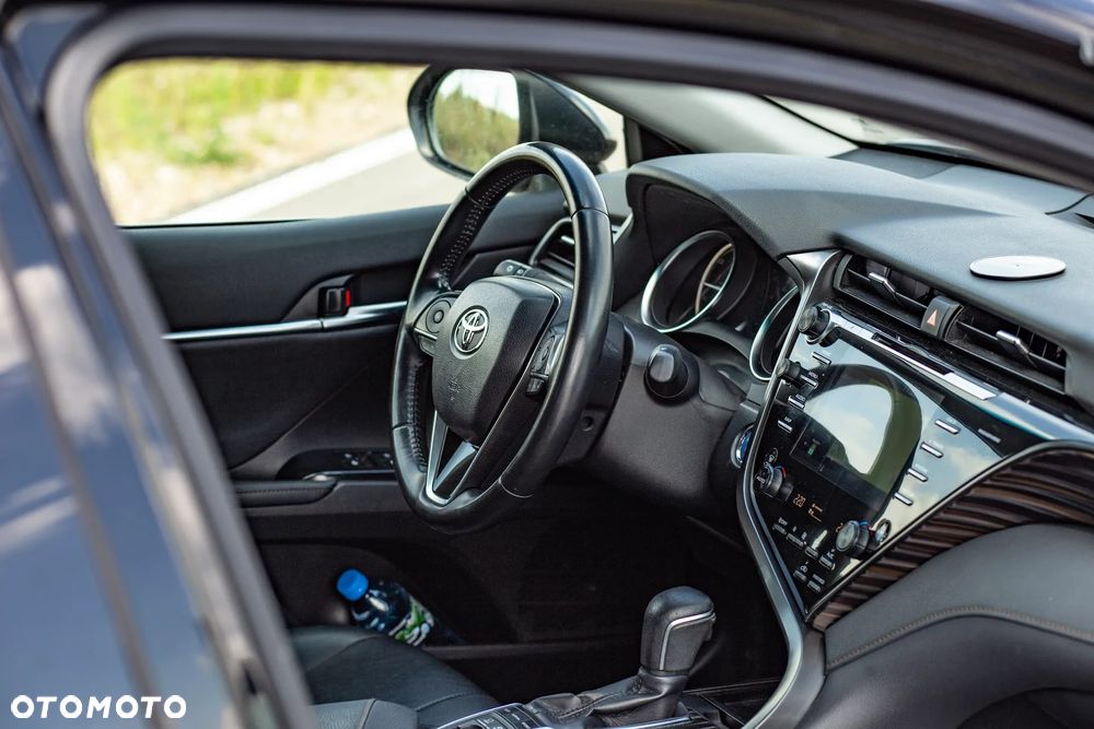 Toyota Camry 2.5 Hybrid Executive CVT - 28