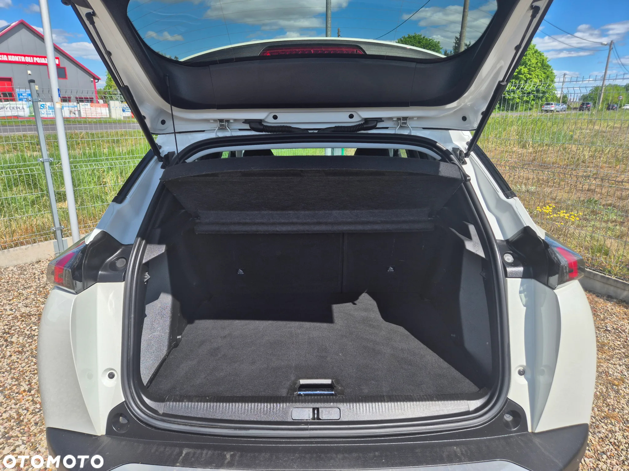 Peugeot 2008 BlueHDi 130 Allure S&S EAT8 - 18