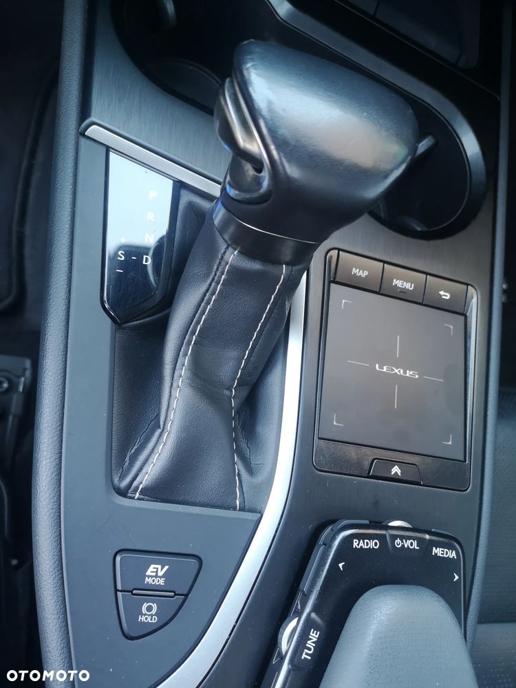 Lexus UX 250h Prestige AWD - 24