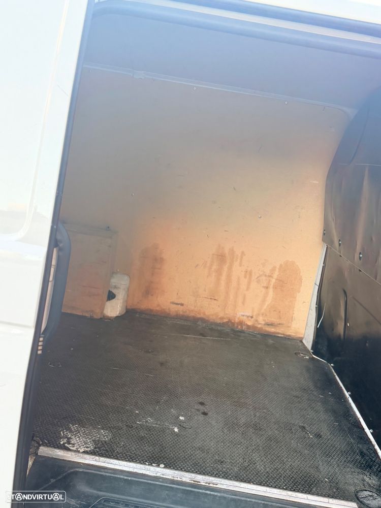 VW Transporter 2.0 TDI - 11
