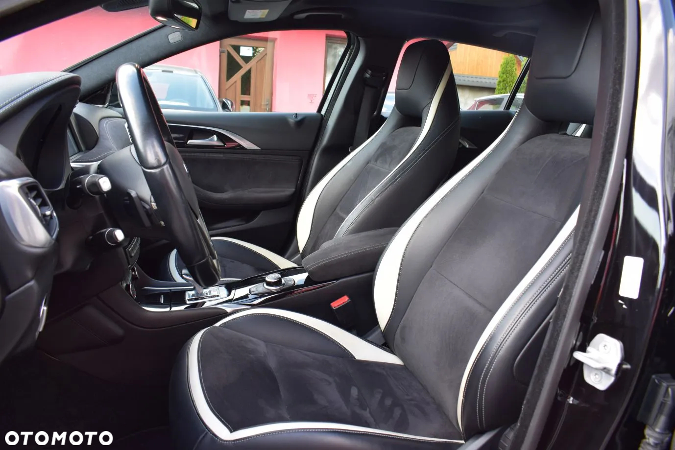 Infiniti Q30 2.0t DCT AWD Sport City Black - 13