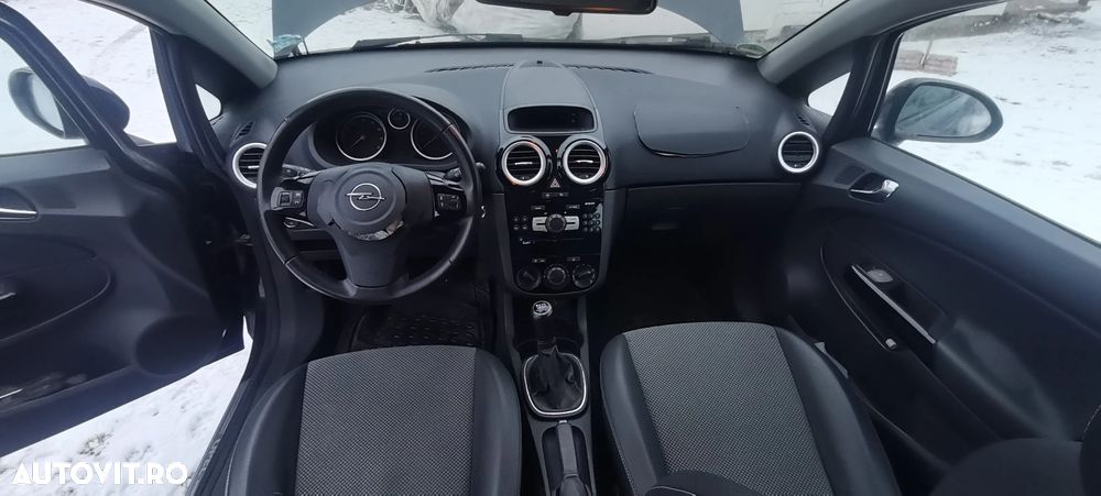 Opel Corsa 1.4 16V Satellite - 11