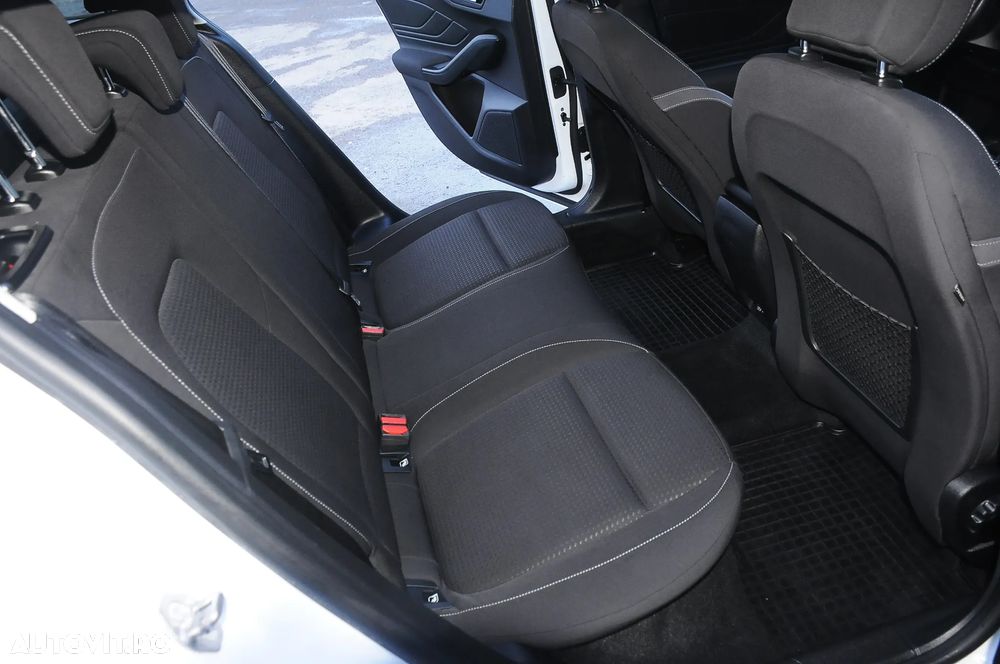 Ford Focus 1.5 TDCi Powershift Titanium - 8