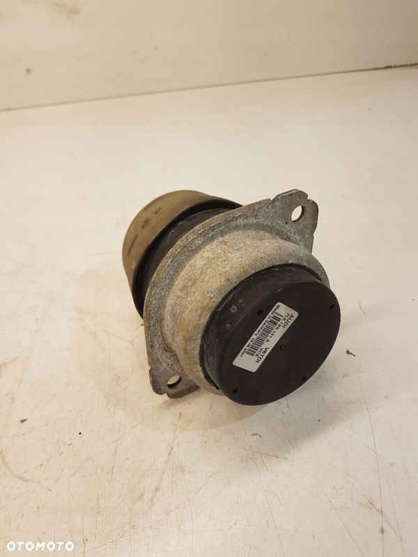 PODUSZKA SILNIKA AUDI Q7 4L 3.0 TDI 7L8199131A - 1