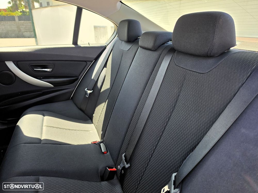 BMW 318 d Line Modern - 36
