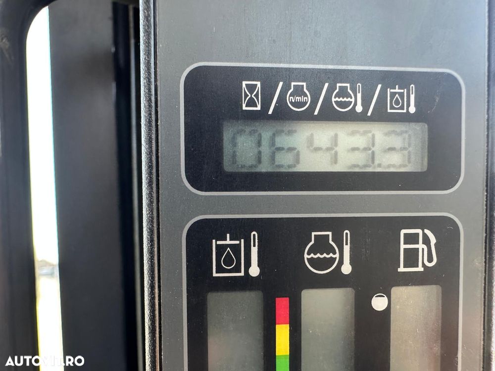 Case SR 210 LOADER - 23