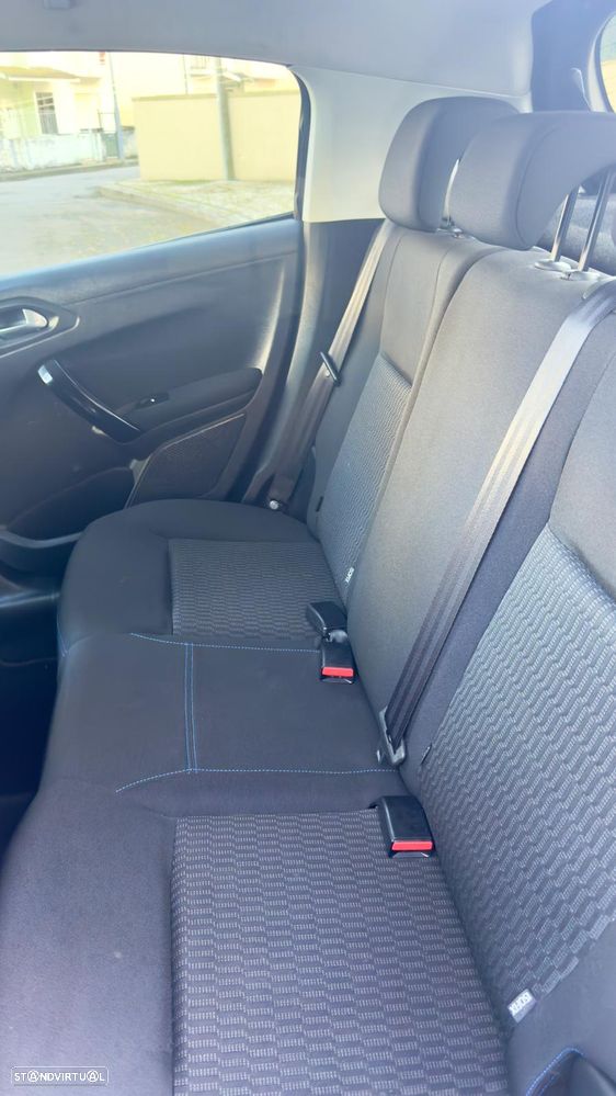 Peugeot 208 1.2 PureTech Signature - 17