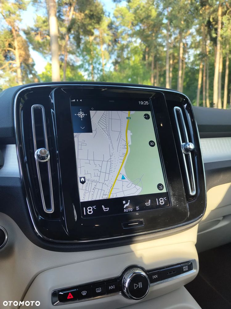 Volvo XC 40 T2 Momentum Pro - 25