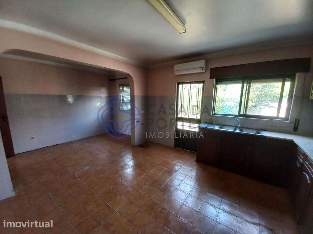 Moradia com 4 quartos, garagem e quintal no Entroncamento - Grande imagem: 3/29