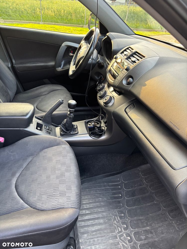 Toyota RAV4 - 9