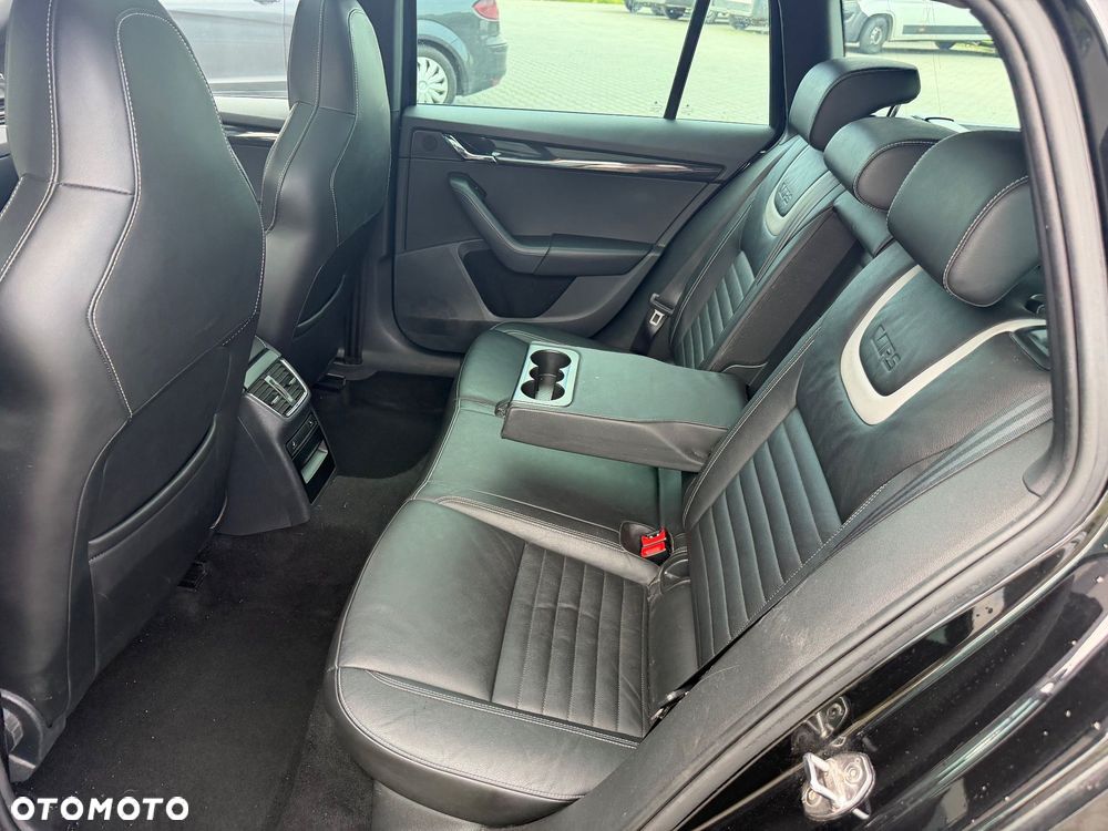 Skoda Octavia 2.0 TDI DSG RS - 23
