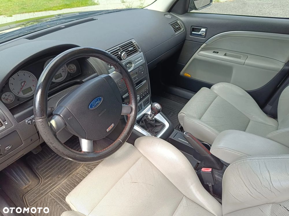 Ford Mondeo V6 ST 220 - 11