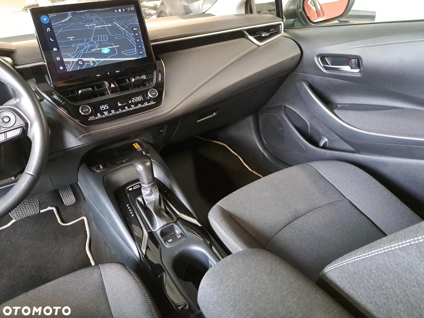 Toyota Corolla 1.8 Hybrid Comfort - 28