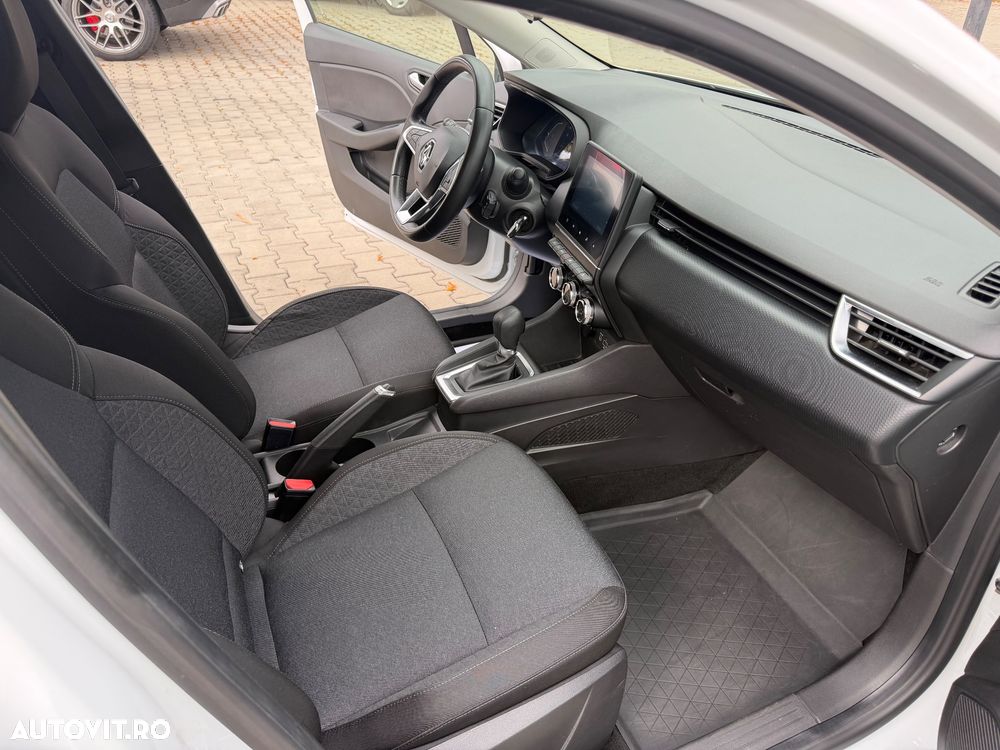 Renault Clio V E-Tech 145 Evolution - 12