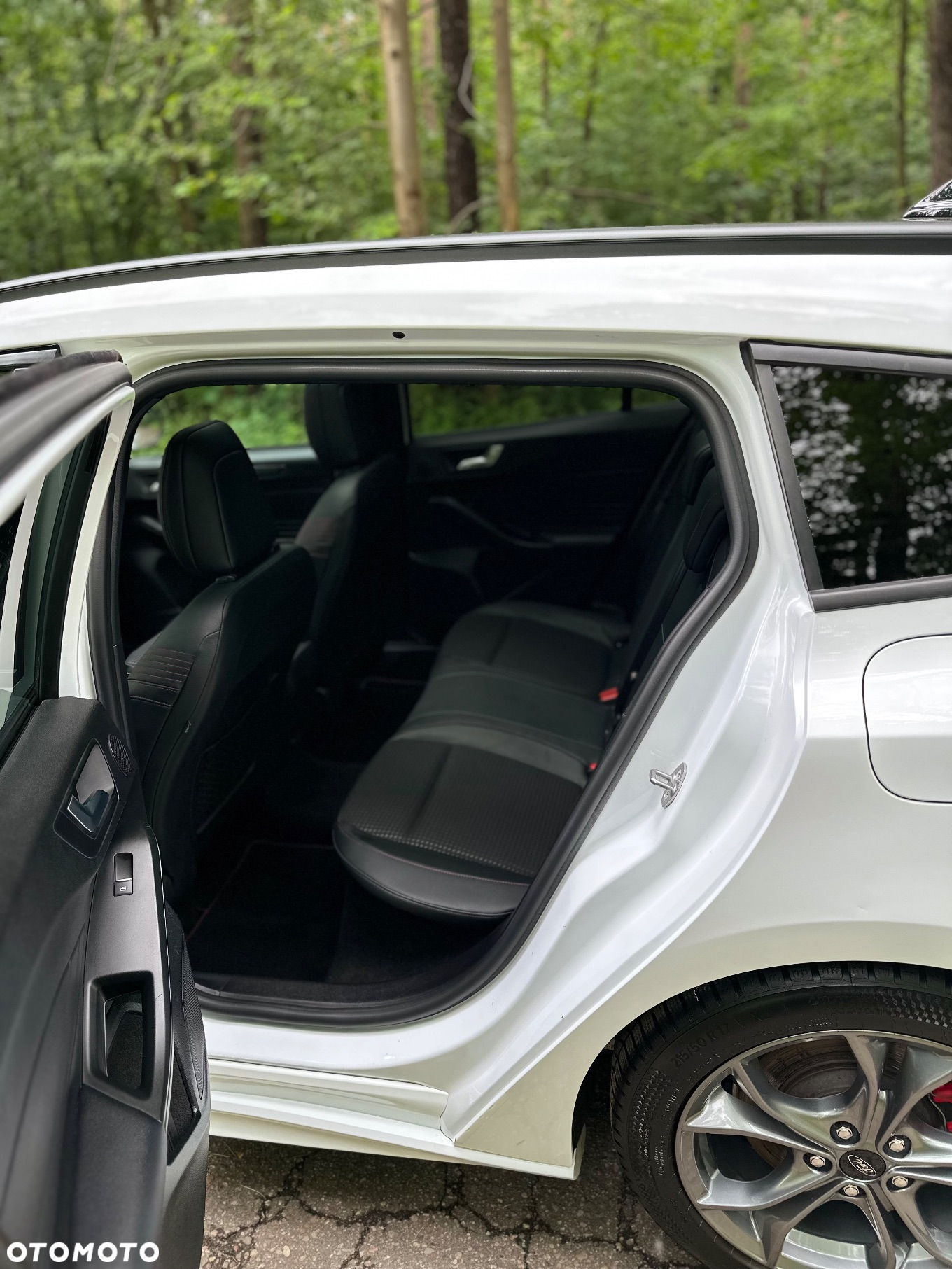 Ford Focus Turnier 2.0 EcoBlue Start-Stopp-System ST-LINE X - 21