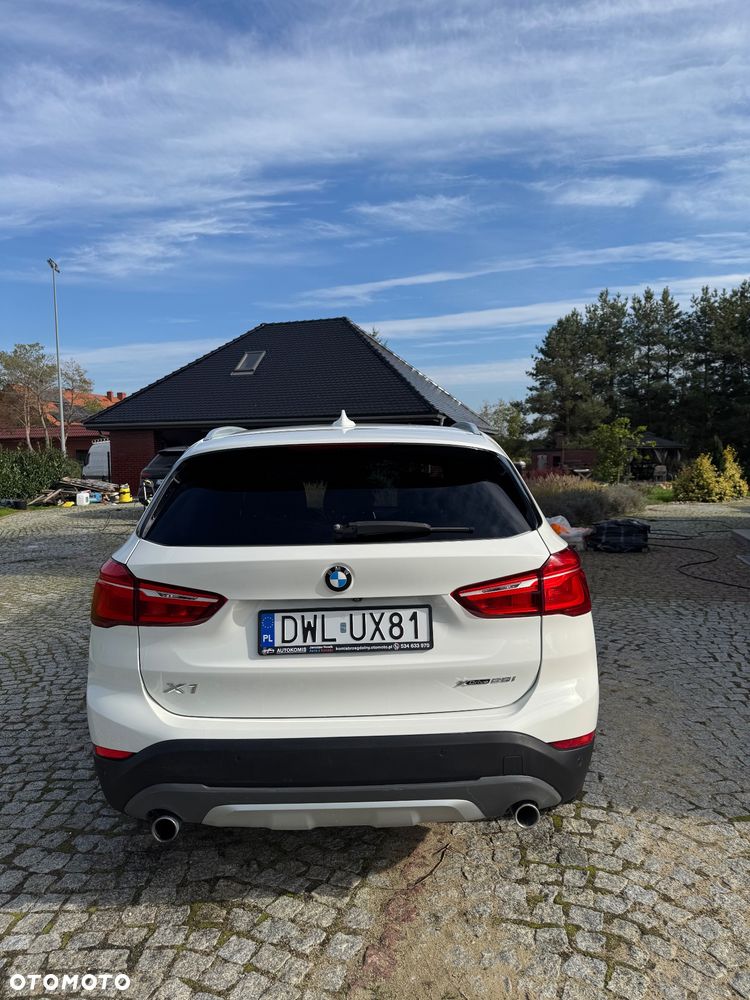 BMW X1 xDrive25i Sport Line - 6