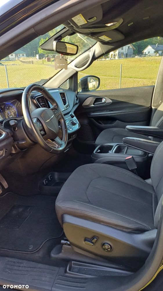 Chrysler Pacifica - 21