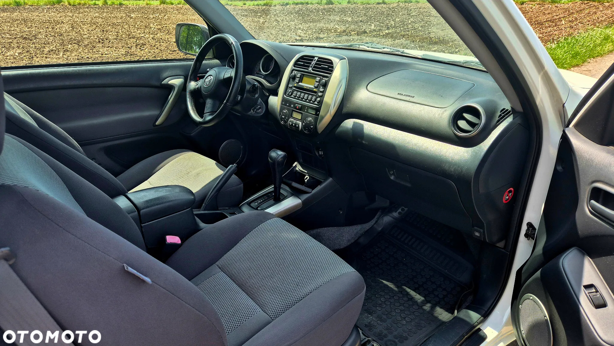 Toyota RAV4 - 10