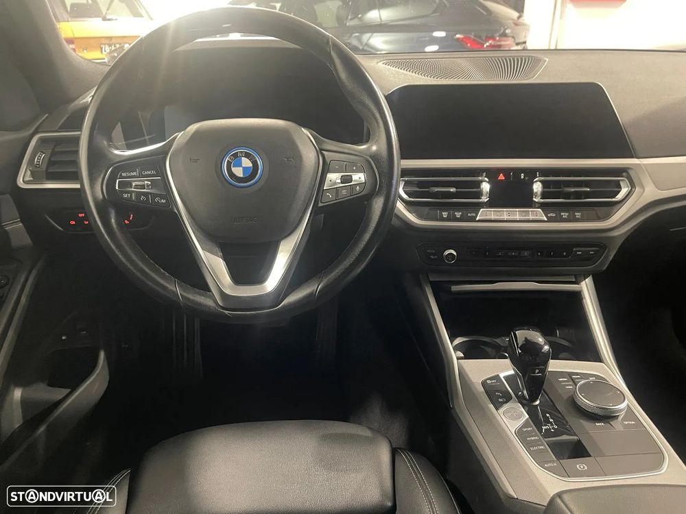 BMW 320 e Touring Line Sport Auto - 38