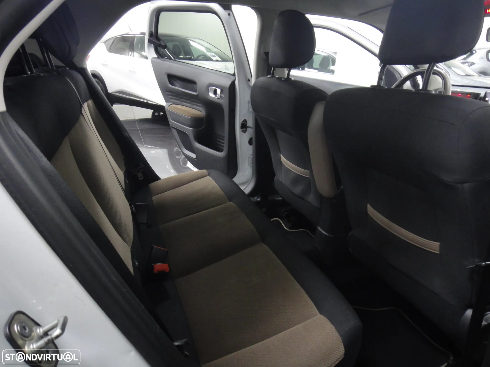 Citroën C4 Cactus 1.2 PureTech Shine - 19