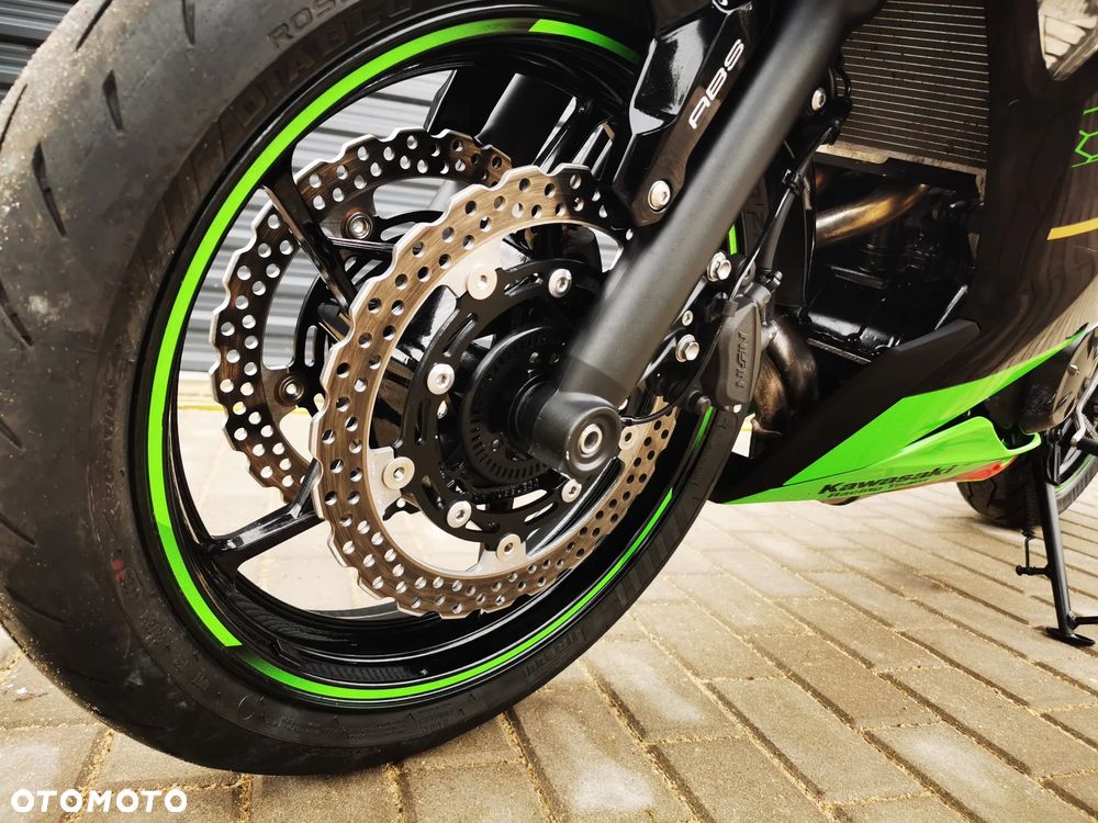 Kawasaki Ninja - 25