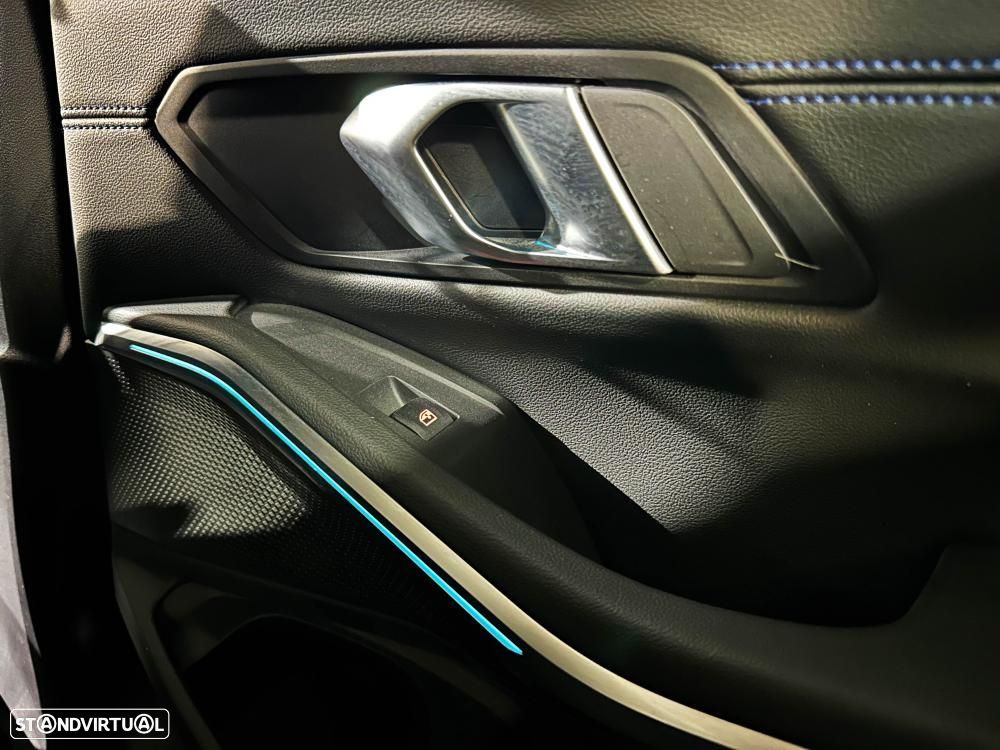 BMW 330 e Pack Desportivo M Auto - 24