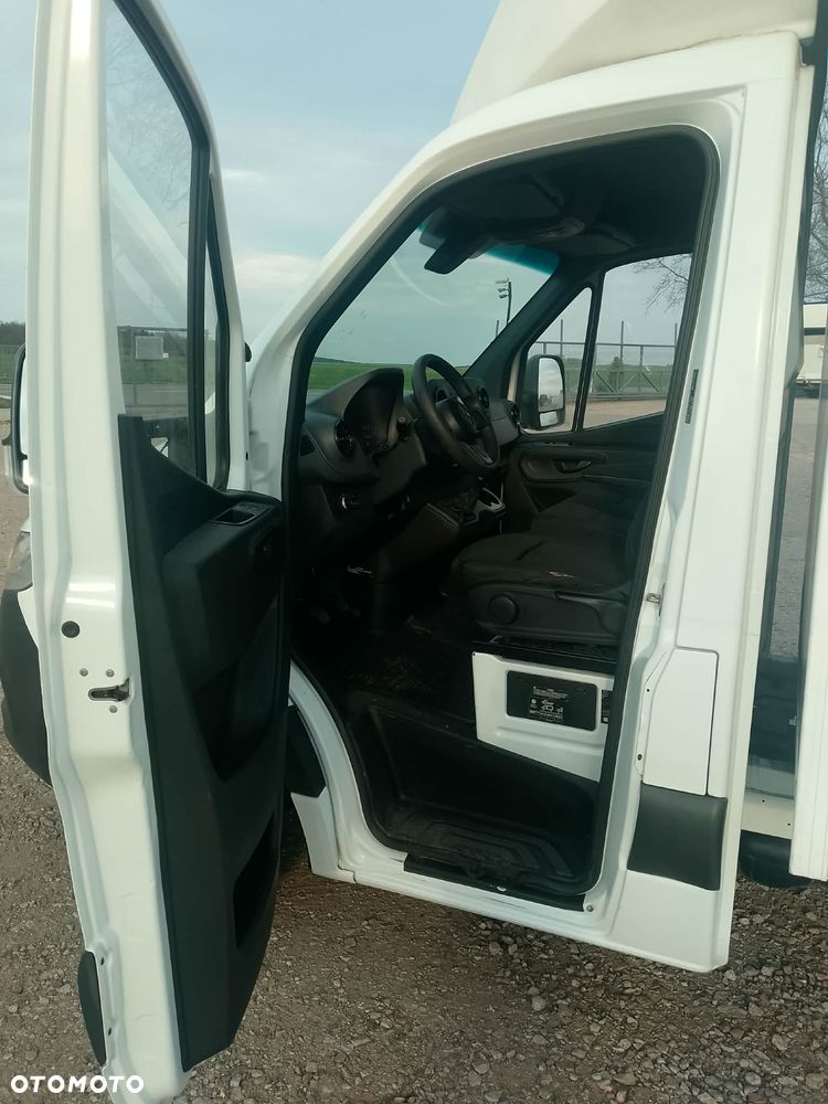 Mercedes-Benz Sprinter - 11
