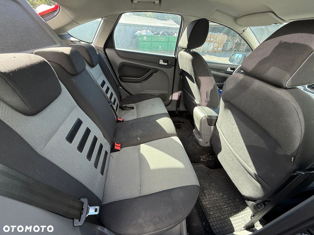 Ford Focus 1.8 TDCi Ambiente - 8